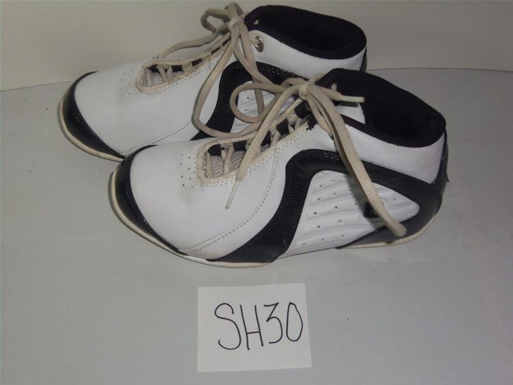 AND1 Rocket 2.0 Mid Basketball Shoes Size 4 Black White Boys -0313SH30T11